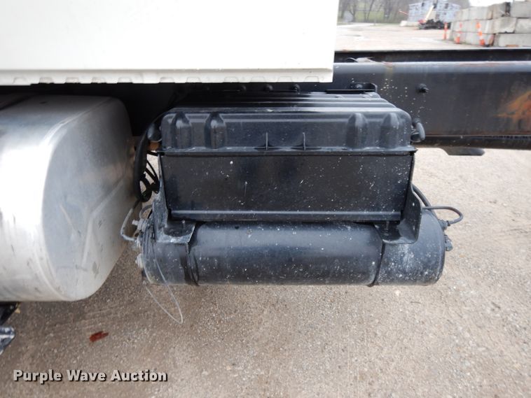 image for item DF6032 2012 International DuraStar 4300 truck cab and chassis