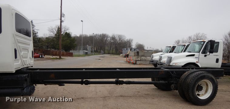 image for item DF6032 2012 International DuraStar 4300 truck cab and chassis
