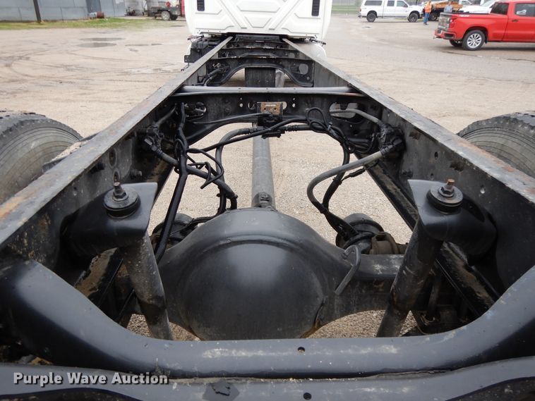 image for item DF6032 2012 International DuraStar 4300 truck cab and chassis