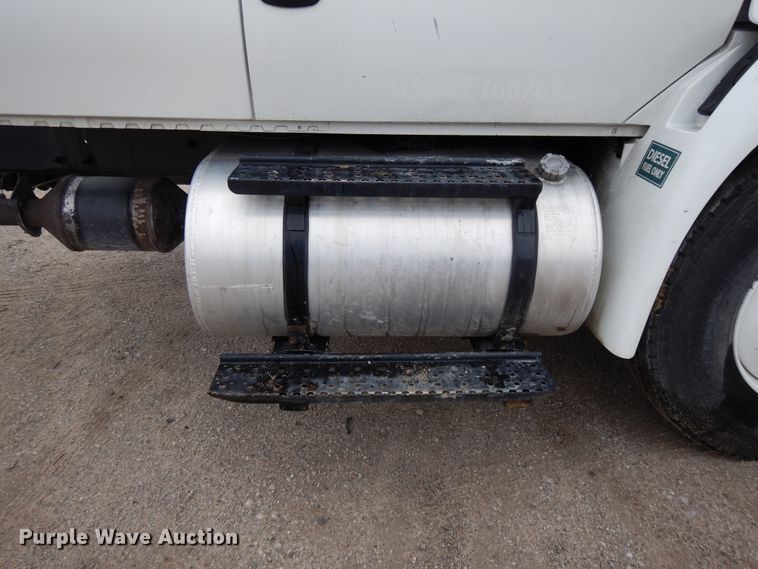 image for item DF6032 2012 International DuraStar 4300 truck cab and chassis