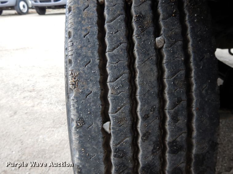 image for item DF6032 2012 International DuraStar 4300 truck cab and chassis