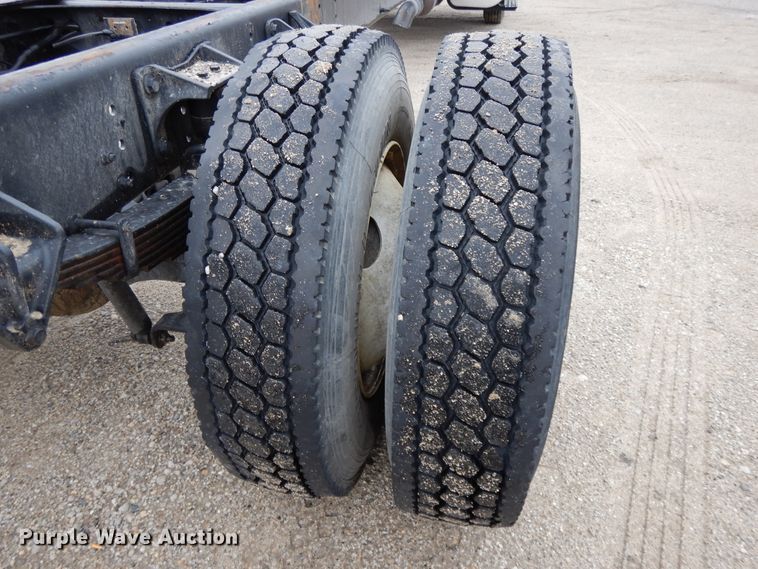 image for item DF6032 2012 International DuraStar 4300 truck cab and chassis