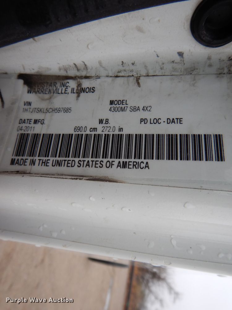 image for item DF6032 2012 International DuraStar 4300 truck cab and chassis