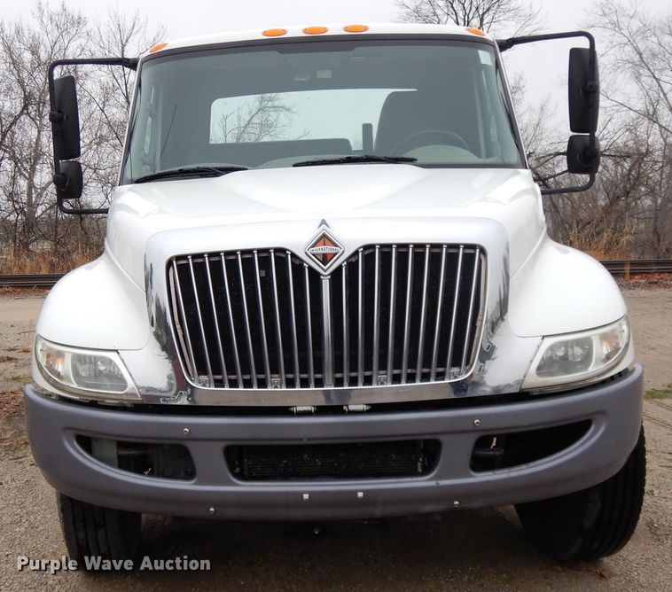 image for item DF6033 2012 International DuraStar 4300 truck cab and chassis