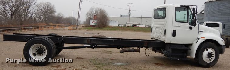 image for item DF6033 2012 International DuraStar 4300 truck cab and chassis