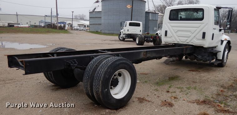 image for item DF6033 2012 International DuraStar 4300 truck cab and chassis