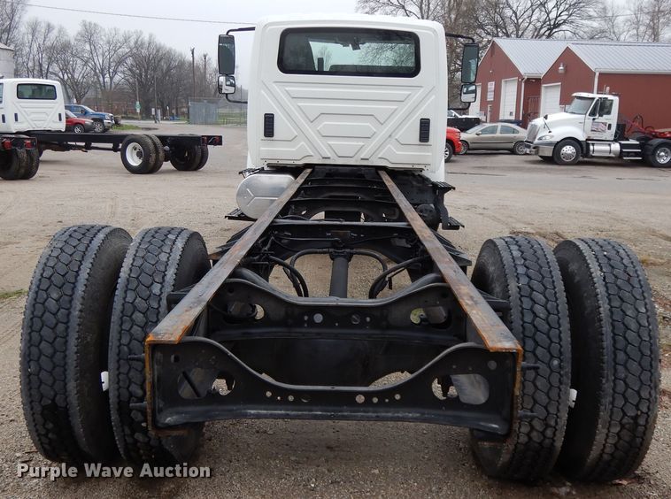 image for item DF6033 2012 International DuraStar 4300 truck cab and chassis