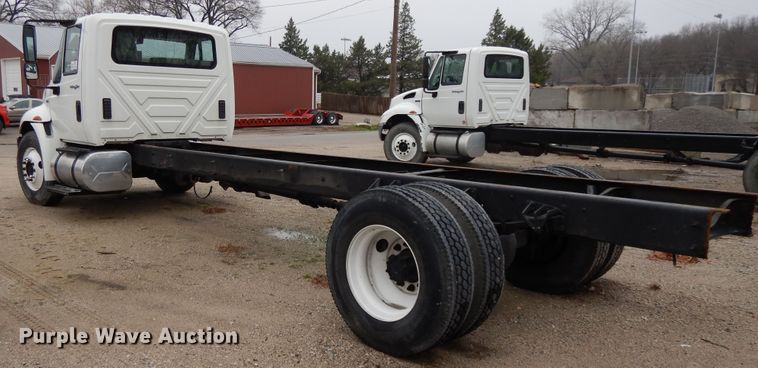 image for item DF6033 2012 International DuraStar 4300 truck cab and chassis