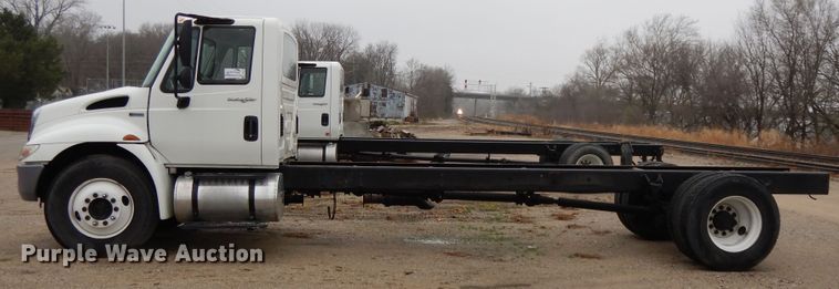 image for item DF6033 2012 International DuraStar 4300 truck cab and chassis