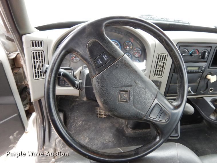 image for item DF6033 2012 International DuraStar 4300 truck cab and chassis