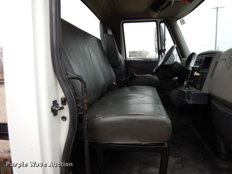 image for item DF6033 2012 International DuraStar 4300 truck cab and chassis
