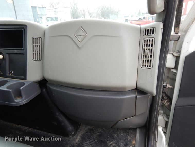 image for item DF6033 2012 International DuraStar 4300 truck cab and chassis