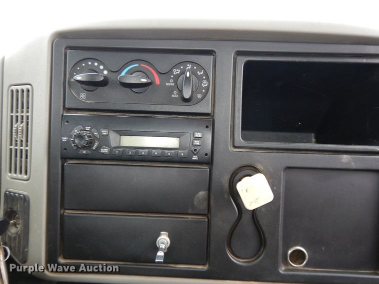 image for item DF6033 2012 International DuraStar 4300 truck cab and chassis