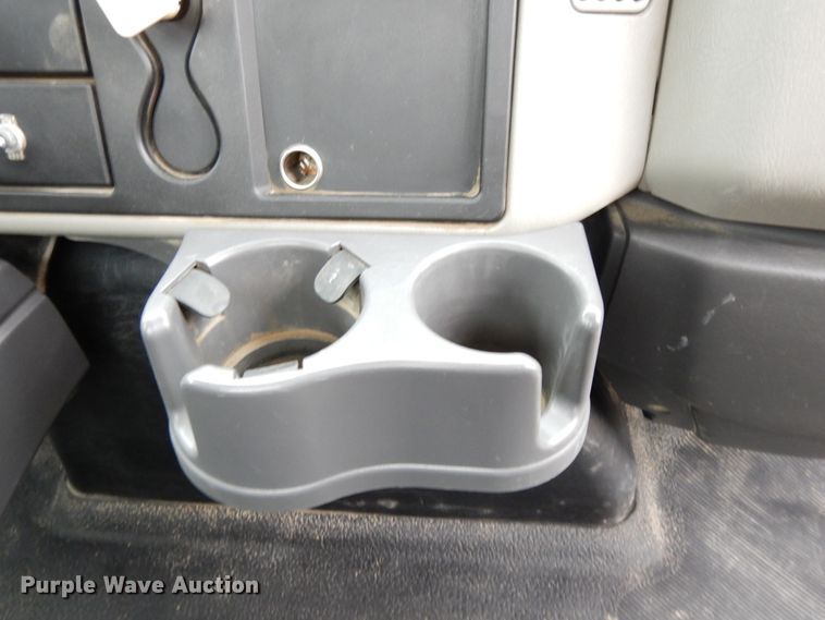 image for item DF6033 2012 International DuraStar 4300 truck cab and chassis