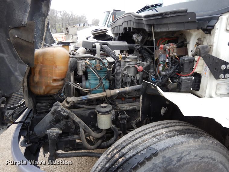 image for item DF6033 2012 International DuraStar 4300 truck cab and chassis