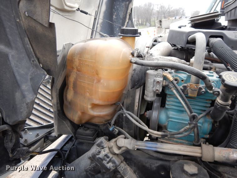 image for item DF6033 2012 International DuraStar 4300 truck cab and chassis