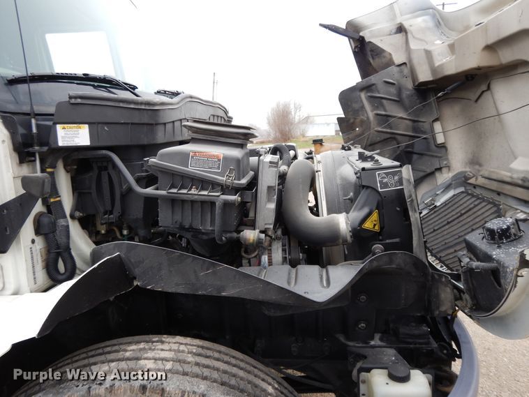 image for item DF6033 2012 International DuraStar 4300 truck cab and chassis