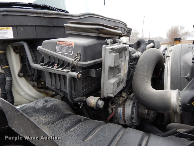 image for item DF6033 2012 International DuraStar 4300 truck cab and chassis