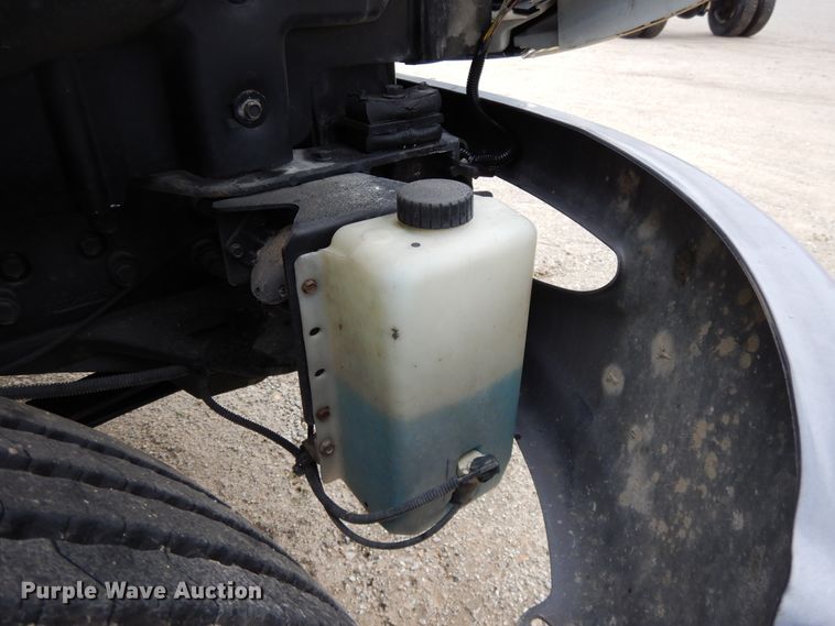 image for item DF6033 2012 International DuraStar 4300 truck cab and chassis