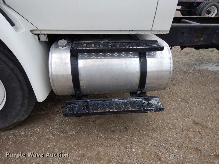 image for item DF6033 2012 International DuraStar 4300 truck cab and chassis