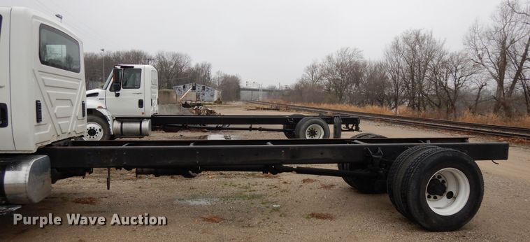 image for item DF6033 2012 International DuraStar 4300 truck cab and chassis