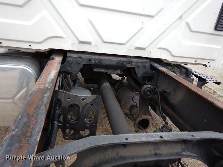 image for item DF6033 2012 International DuraStar 4300 truck cab and chassis