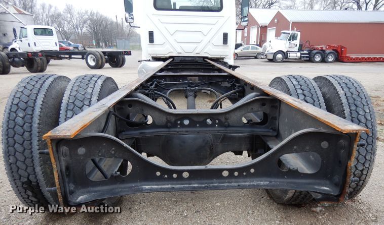 image for item DF6033 2012 International DuraStar 4300 truck cab and chassis