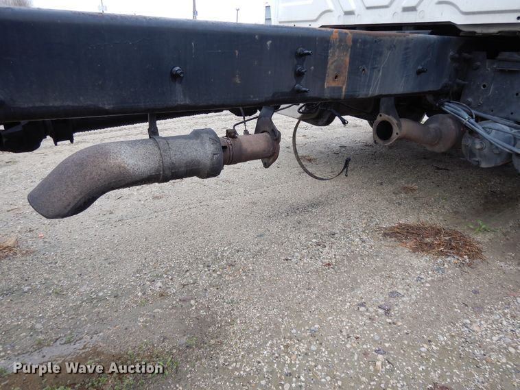 image for item DF6033 2012 International DuraStar 4300 truck cab and chassis