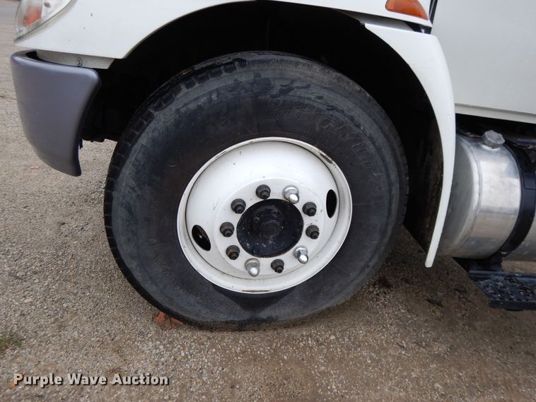 image for item DF6033 2012 International DuraStar 4300 truck cab and chassis