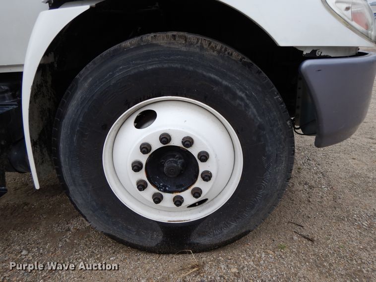 image for item DF6033 2012 International DuraStar 4300 truck cab and chassis