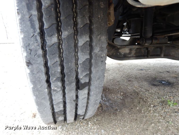 image for item DF6033 2012 International DuraStar 4300 truck cab and chassis