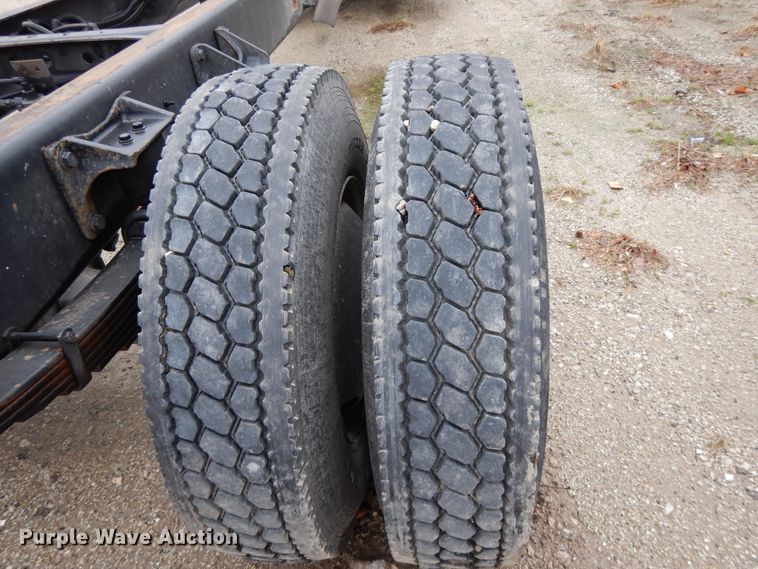 image for item DF6033 2012 International DuraStar 4300 truck cab and chassis