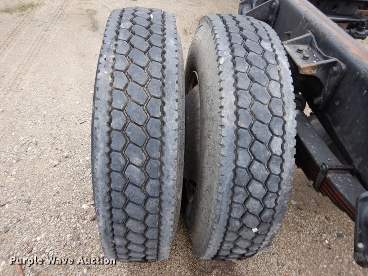 image for item DF6033 2012 International DuraStar 4300 truck cab and chassis