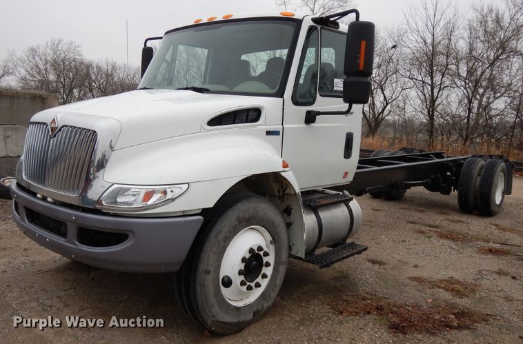 image for item DF6034 2012 International DuraStar 4300 truck cab and chassis