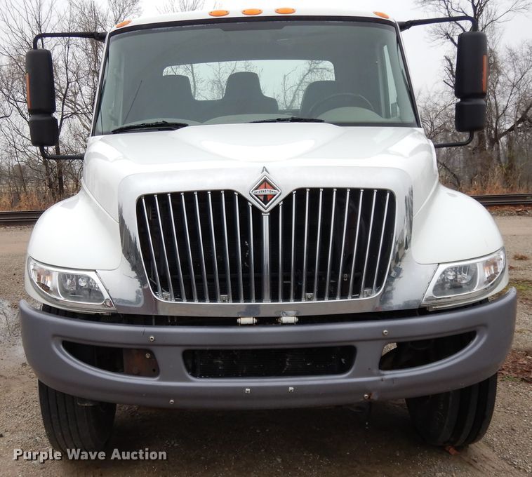 image for item DF6034 2012 International DuraStar 4300 truck cab and chassis