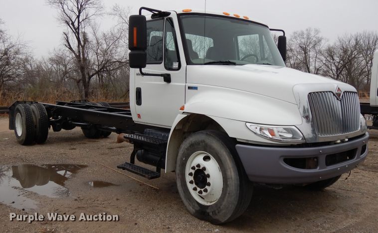 image for item DF6034 2012 International DuraStar 4300 truck cab and chassis
