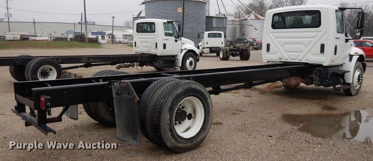 image for item DF6034 2012 International DuraStar 4300 truck cab and chassis