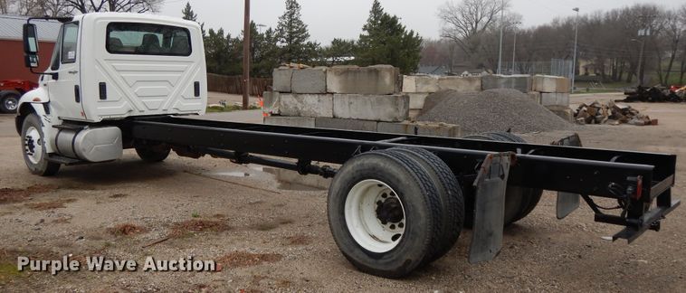 image for item DF6034 2012 International DuraStar 4300 truck cab and chassis