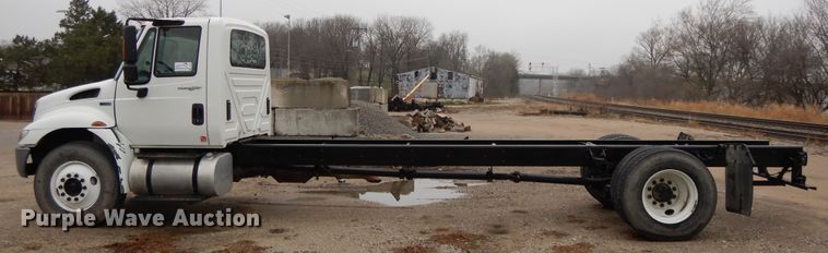 image for item DF6034 2012 International DuraStar 4300 truck cab and chassis