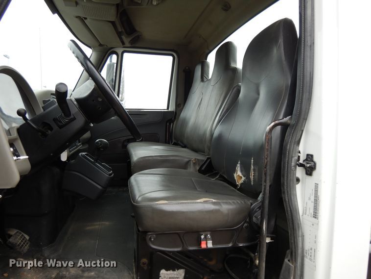 image for item DF6034 2012 International DuraStar 4300 truck cab and chassis
