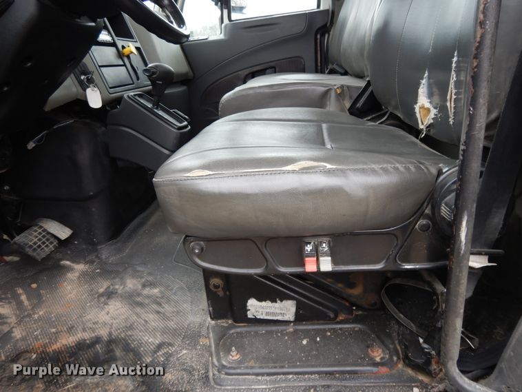 image for item DF6034 2012 International DuraStar 4300 truck cab and chassis