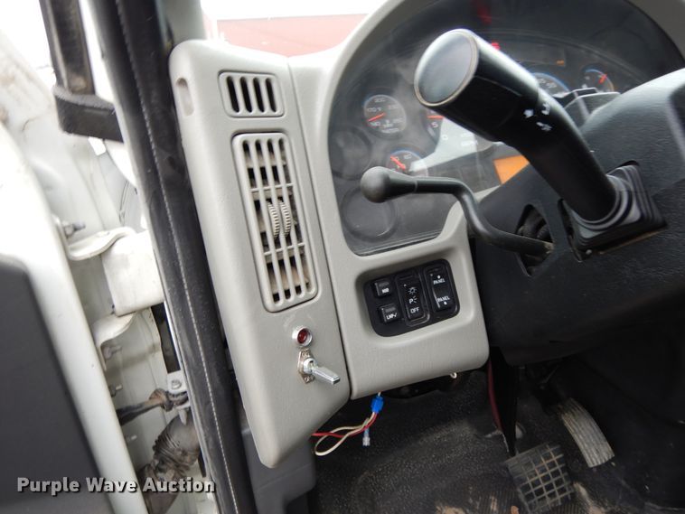 image for item DF6034 2012 International DuraStar 4300 truck cab and chassis