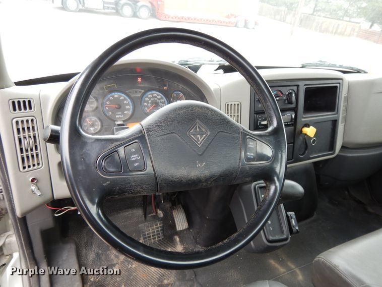 image for item DF6034 2012 International DuraStar 4300 truck cab and chassis