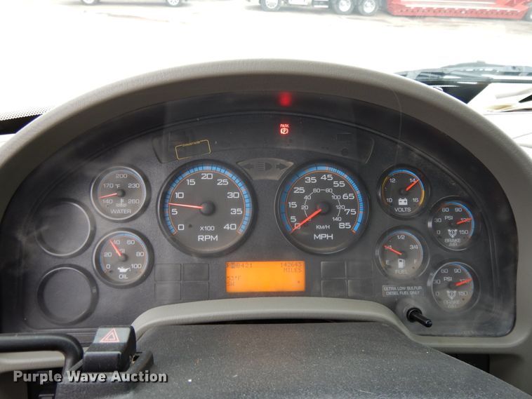 image for item DF6034 2012 International DuraStar 4300 truck cab and chassis