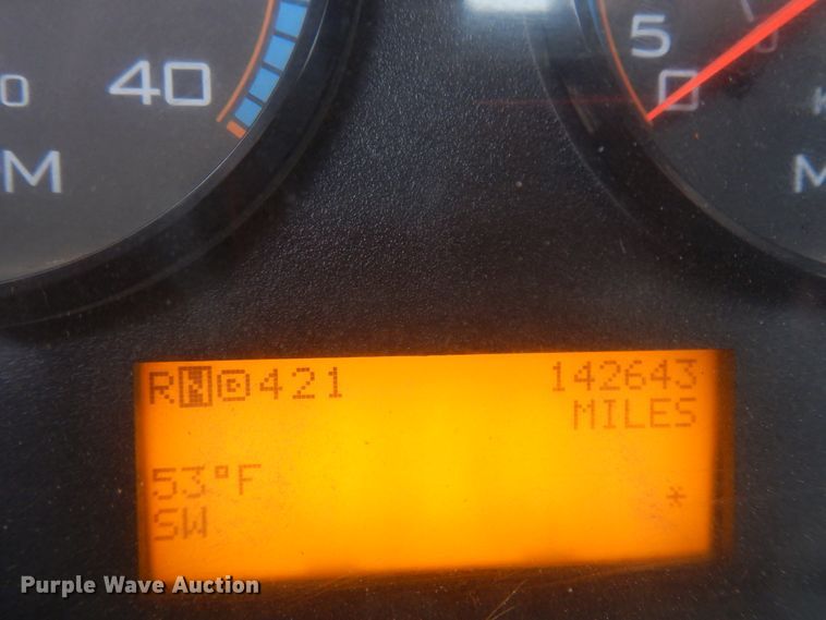 image for item DF6034 2012 International DuraStar 4300 truck cab and chassis