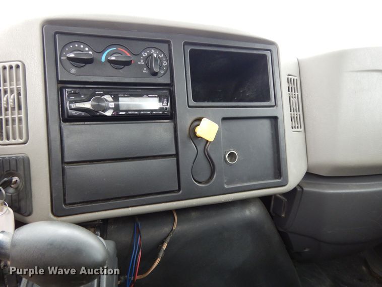 image for item DF6034 2012 International DuraStar 4300 truck cab and chassis