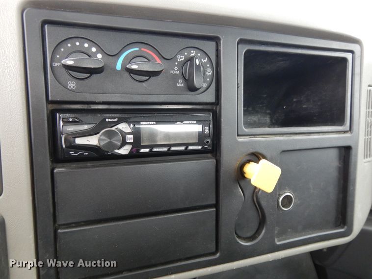 image for item DF6034 2012 International DuraStar 4300 truck cab and chassis