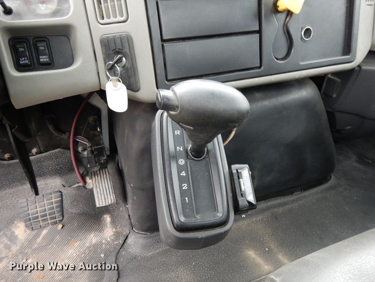 image for item DF6034 2012 International DuraStar 4300 truck cab and chassis