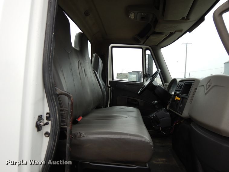 image for item DF6034 2012 International DuraStar 4300 truck cab and chassis