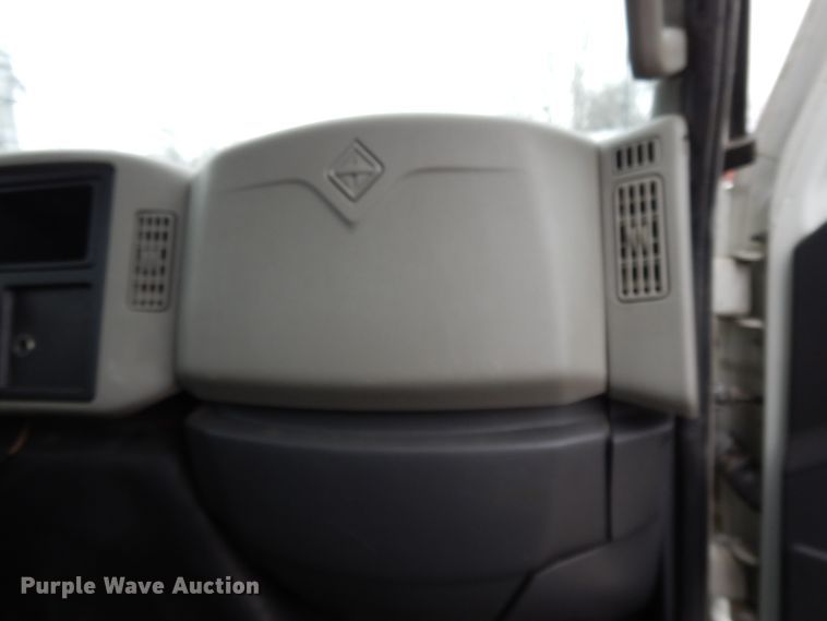 image for item DF6034 2012 International DuraStar 4300 truck cab and chassis